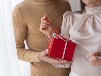 Los españoles con pareja gastarán una media de 80 euros en regalos en San Valentín