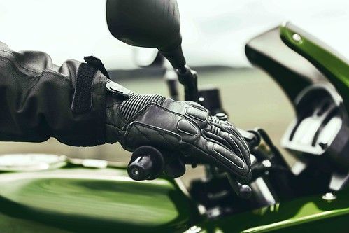 ¿Cuáles son las diferencias entre los frenos ABS y los CBS en las motos?