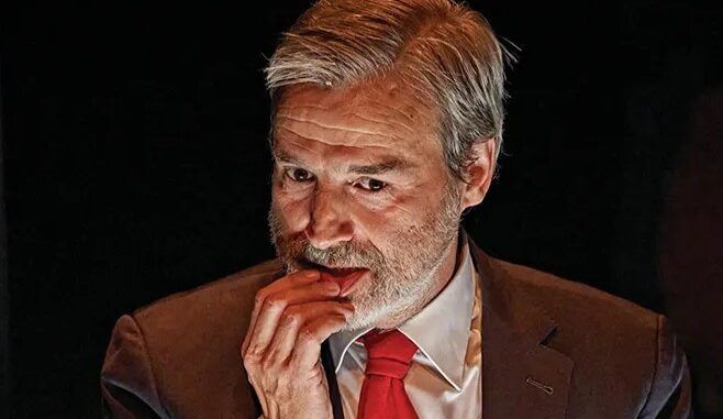 Crítica de la obra «Macho Grita. Crónica de mi propia ignorancia sobre la Historia de España» en Santander