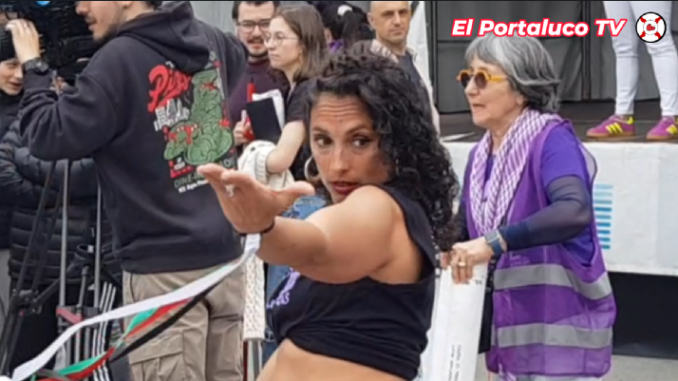 Las Percumozas en acción en la manifestación del 8 de marzo en Santander